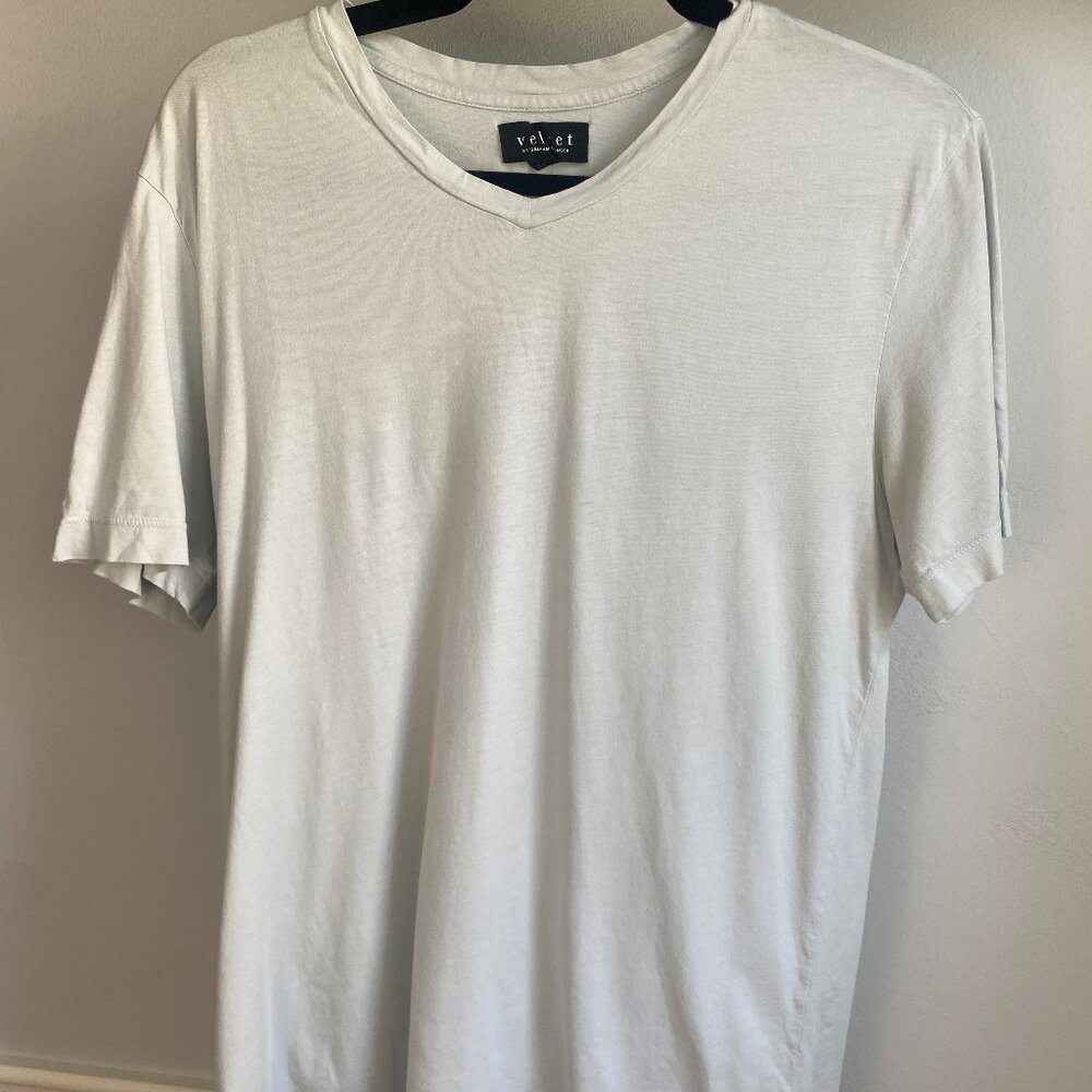 V NECK VELVET BY GRAHAM AND SPENCER BRAND SHORT SLEEVE T SHIRT